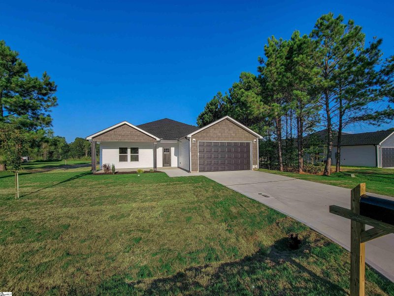 Property image 3 at 205 Essex Drive, Clinton, SC 29325