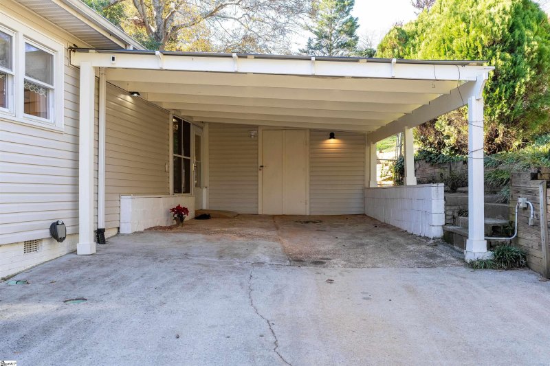 Property image 3 at 11 Kirkwood Lane, Greenville, SC 29607