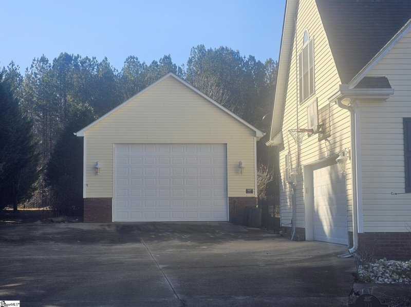 Property image 2 at 311 Millworks Court, Campobello, SC 29322