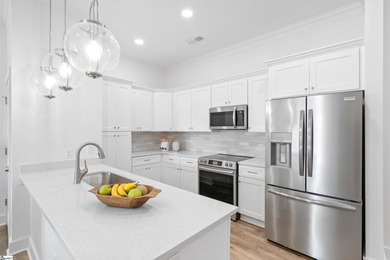 Property image 3 at 98 E McBee Avenue, Greenville, SC 29601