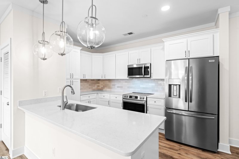 Property image 2 at 98 E McBee Avenue, Greenville, SC 29601