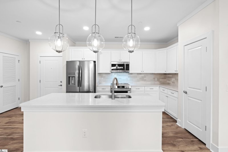 Property image 3 at 98 E McBee Avenue, Greenville, SC 29601