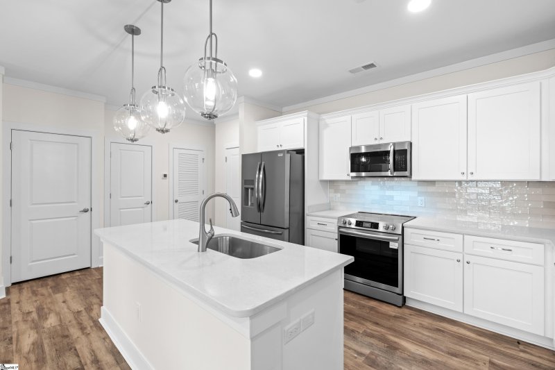 Property image 4 at 98 E McBee Avenue, Greenville, SC 29601