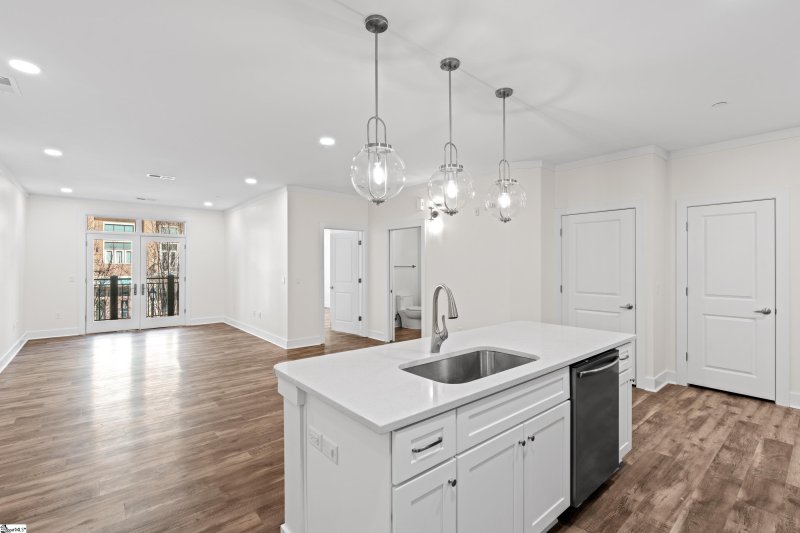 Property image 5 at 98 E McBee Avenue, Greenville, SC 29601