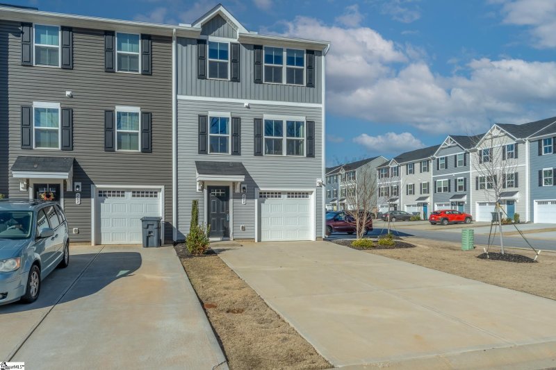 200 Maple Forge Trail