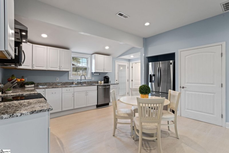 Property image 3 at 28 Donaldson Street, Greenville, SC 29611-3515