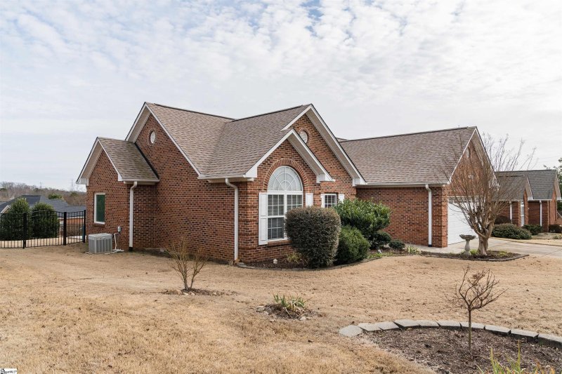 Property image 2 at 426 Glen Crest Drive, Moore, SC 29369