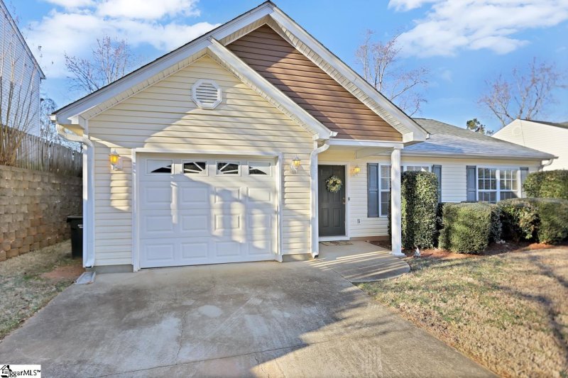 Property image 2 at 8 Red Shirt Court, Greer, SC 29651