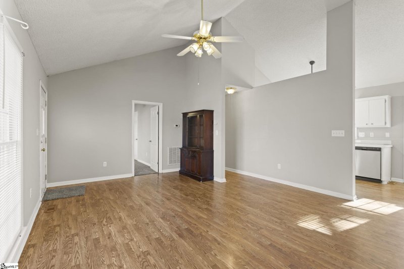 Property image 2 at 505 Oak Valley Drive, Simpsonville, SC 29681