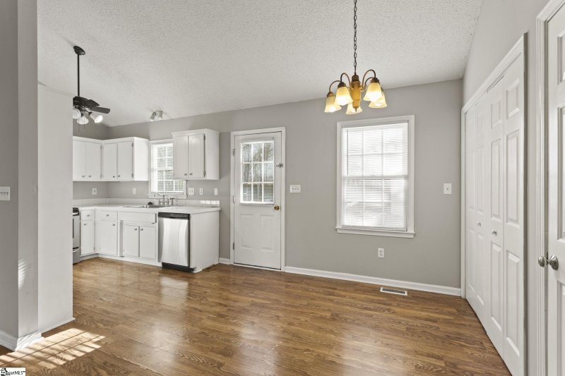 Property image 3 at 505 Oak Valley Drive, Simpsonville, SC 29681