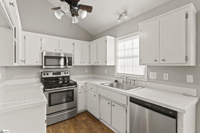 Property image 4 at 505 Oak Valley Drive, Simpsonville, SC 29681