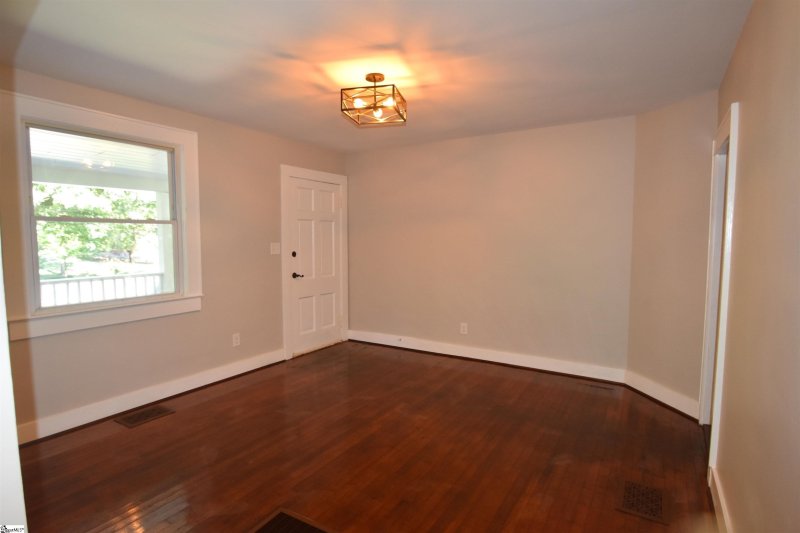 Property image 2 at 137 S Cleveland Street, Spartanburg, SC 29303