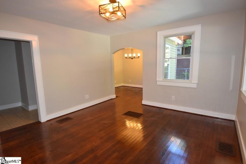 Property image 3 at 137 S Cleveland Street, Spartanburg, SC 29303
