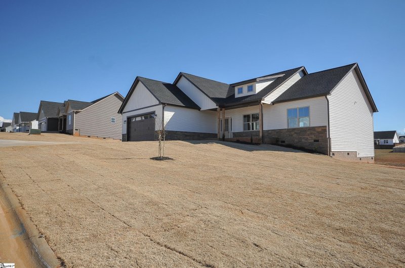 Property image 2 at 513 Hillview Knoll Lane, Greer, SC 29651