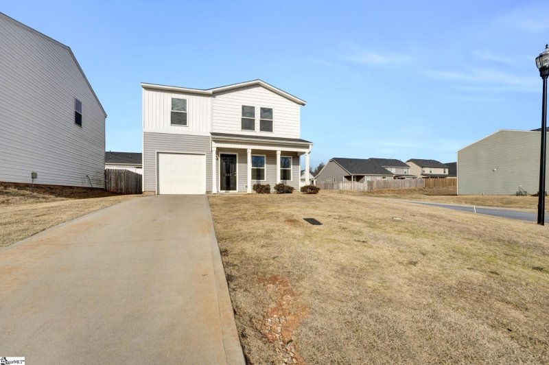 Property image 2 at 300 Long Grove Lane, Greer, SC 29650-1773