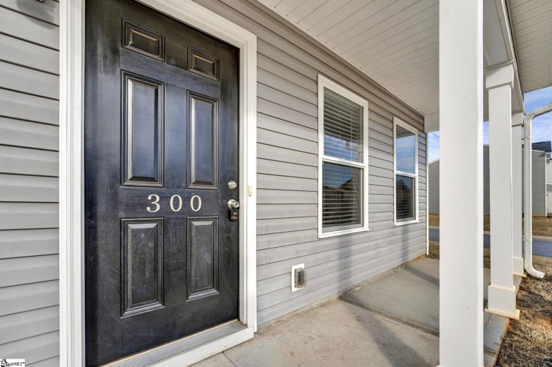 Property image 4 at 300 Long Grove Lane, Greer, SC 29650-1773