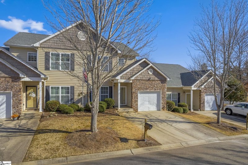 Property image 2 at 4 Walking Court, Greenville, SC 29607