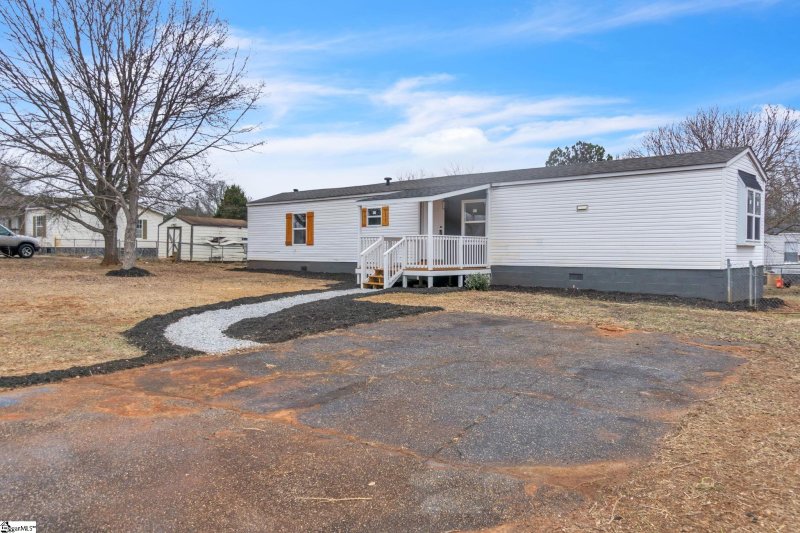 Property image 2 at 4 Stowe Court, Piedmont, SC 29673