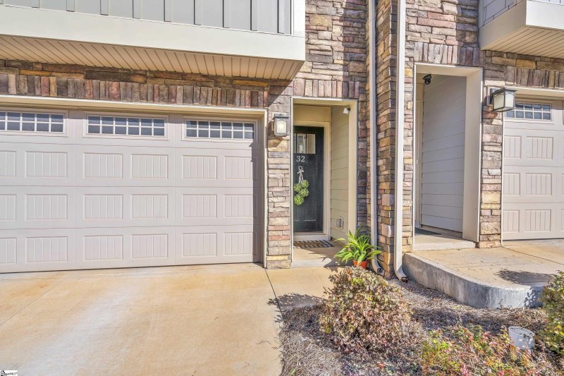 Property image 2 at 32 Questover Drive, Greenville, SC 29607