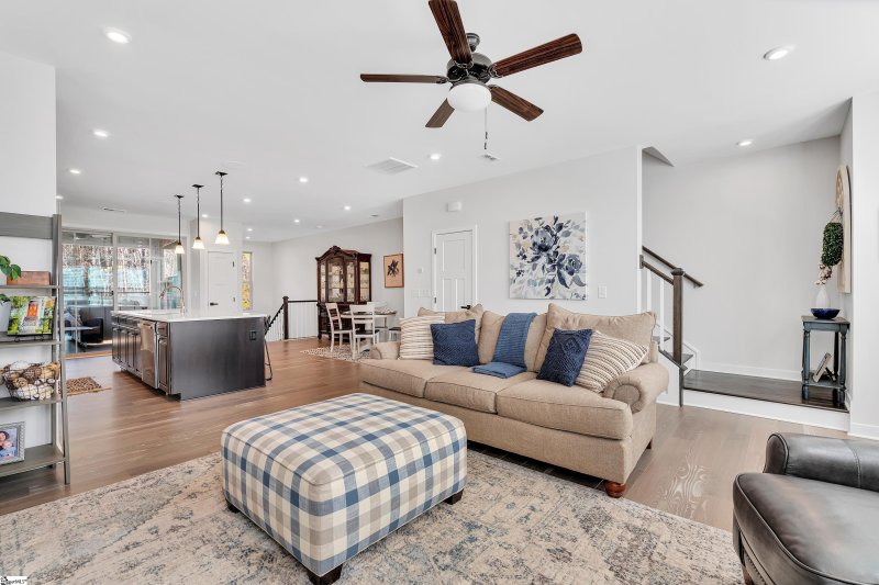 Property image 4 at 32 Questover Drive, Greenville, SC 29607