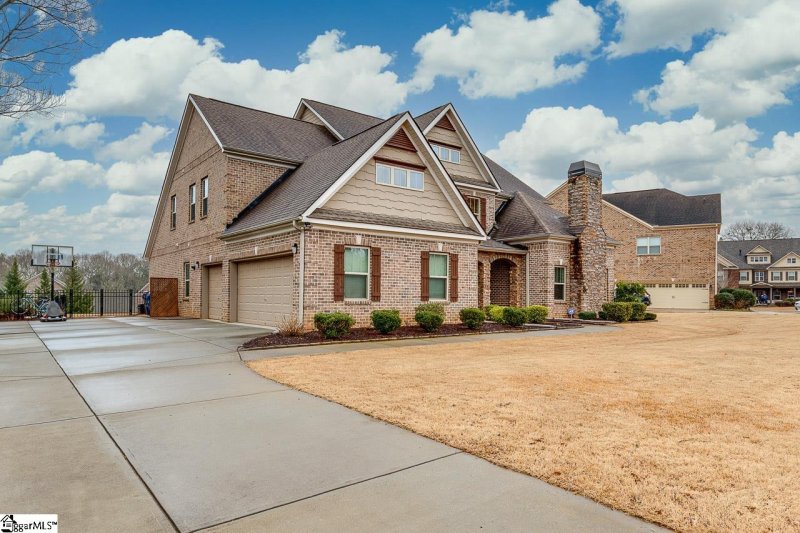 Property image 3 at 204 Tuxedo Lane, Greer, SC 29651