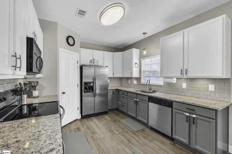 Property image 2 at 16 Nut Leaf Lane, Greenville, SC 29605