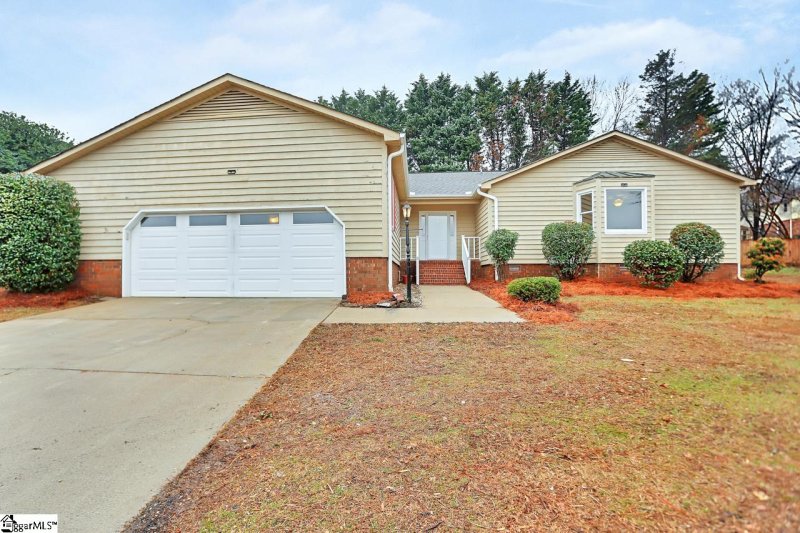 1 Maplecrest Drive