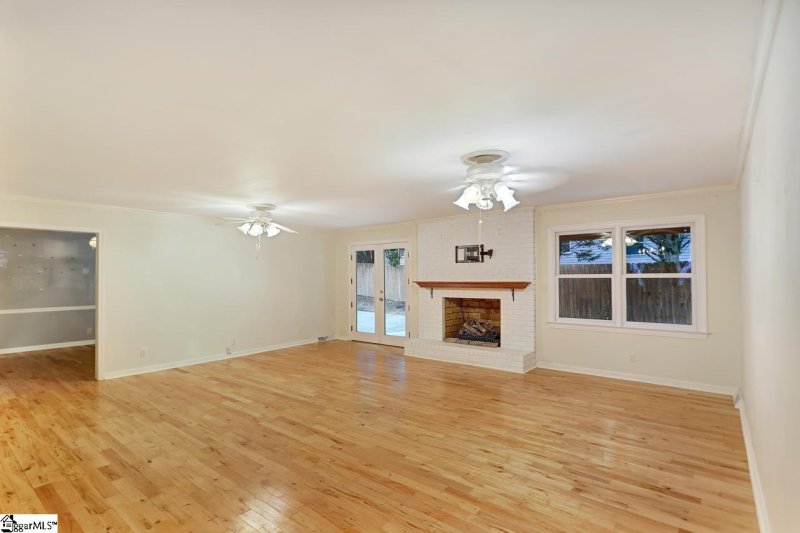 Property image 2 at 1 Maplecrest Drive, Greenville, SC 29615