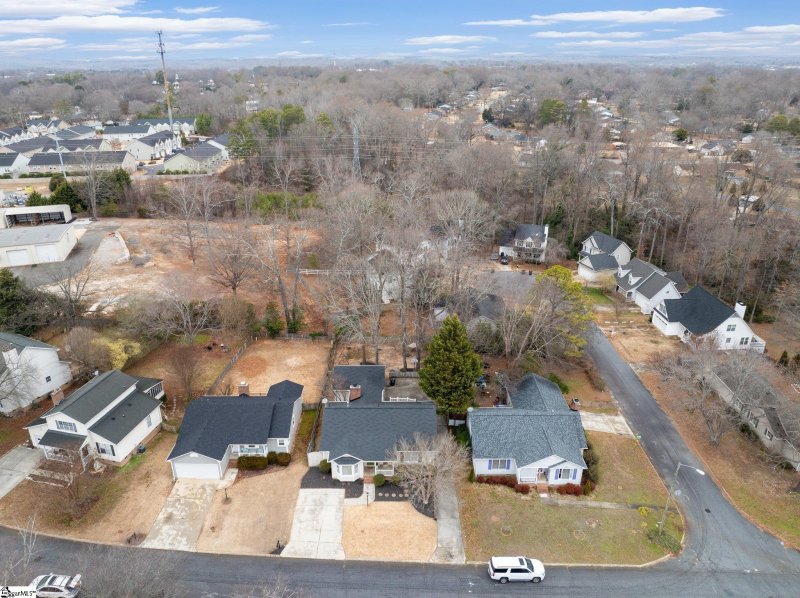 Property image 3 at 119 Charmer Way, Taylors, SC 29687