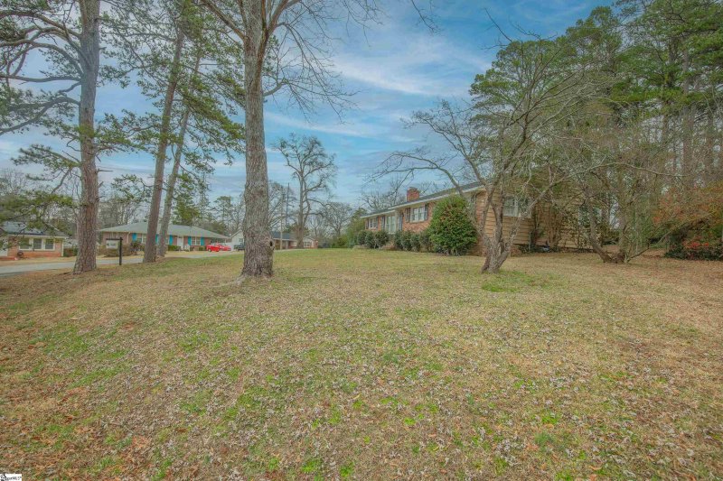 Property image 2 at 112 Brookforest Drive, Greenville, SC 29605-2430