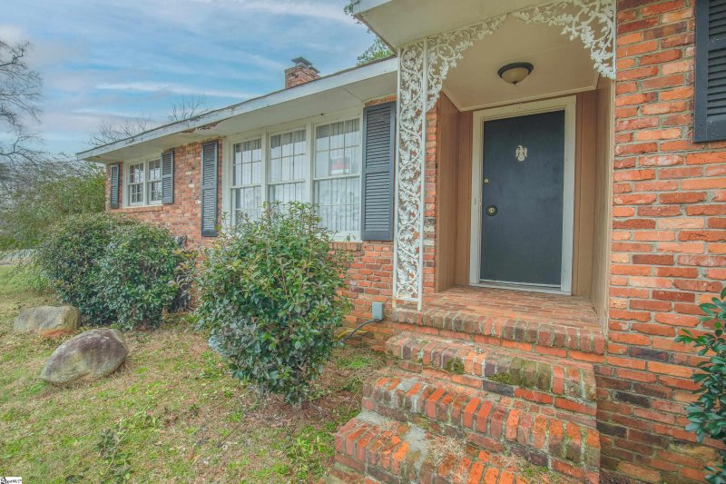 Property image 4 at 112 Brookforest Drive, Greenville, SC 29605-2430