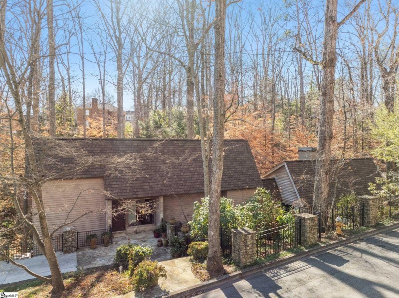 Property image 2 at 8 Brookside Way, Greenville, SC 29605