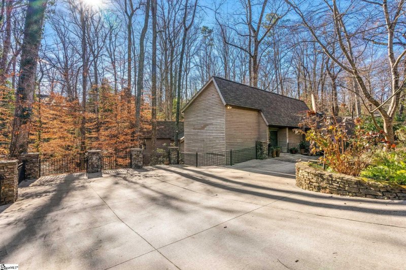 Property image 5 at 8 Brookside Way, Greenville, SC 29605