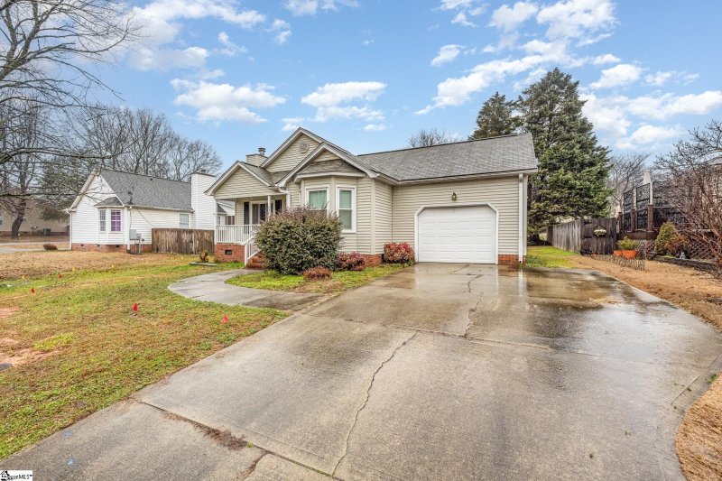 Property image 2 at 203 Autumnwood Way, Simpsonville, SC 29681