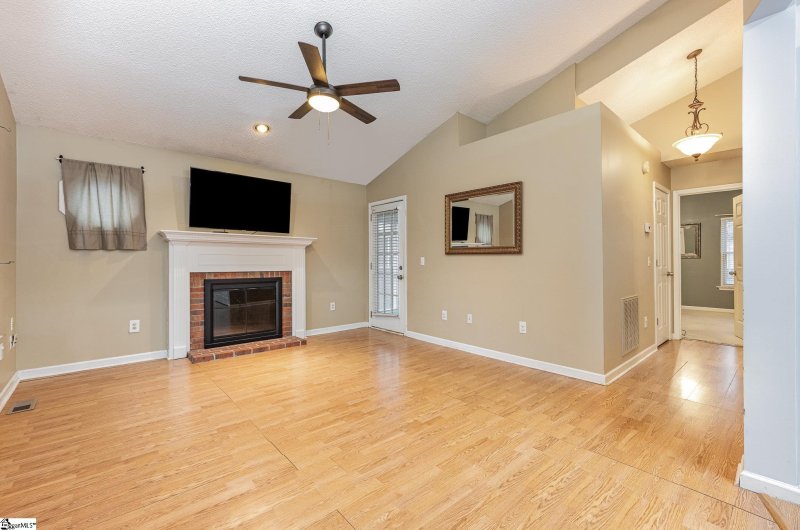 Property image 4 at 203 Autumnwood Way, Simpsonville, SC 29681