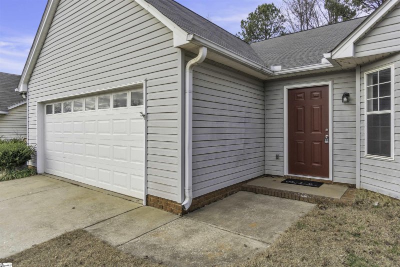 Property image 2 at 8 Clear Lake Drive, Simpsonville, SC 29680