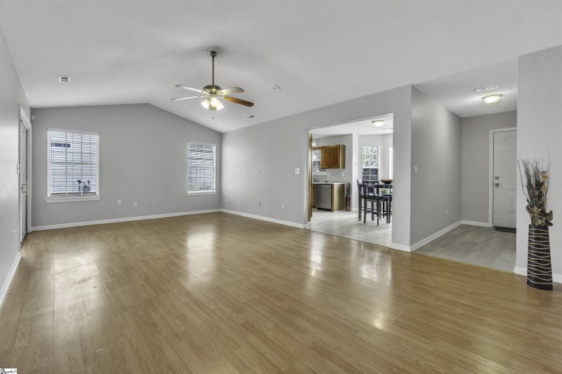 Property image 5 at 8 Clear Lake Drive, Simpsonville, SC 29680