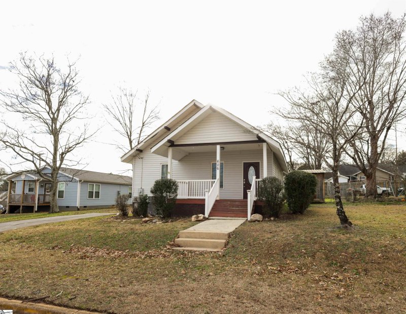 Property image 2 at 606 S 5th Street, Easley, SC 29640