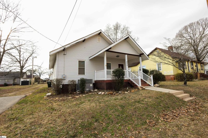 Property image 3 at 606 S 5th Street, Easley, SC 29640
