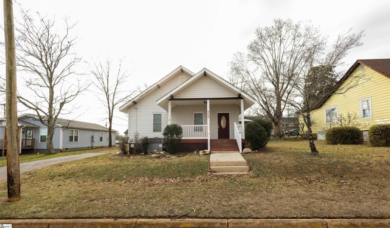 Property image 4 at 606 S 5th Street, Easley, SC 29640