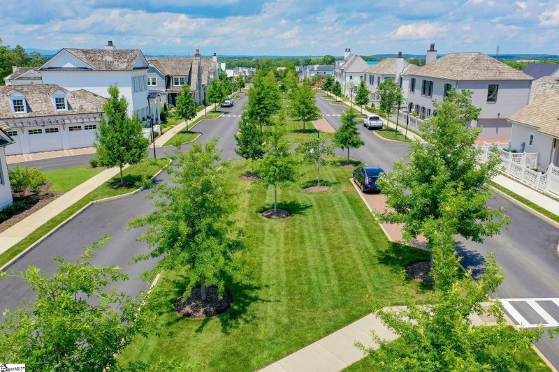 Property image 3 of 103 Burrough Street in Hartness, Greenville, SC 29615