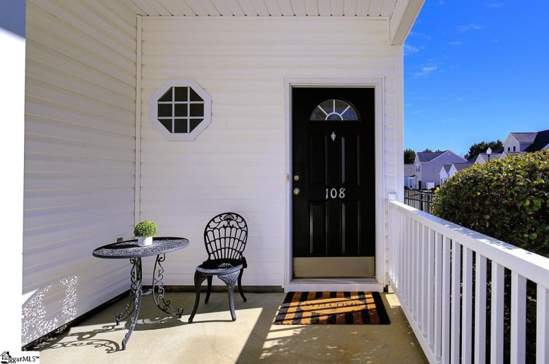 Property image 3 at 108 Ledgewood Way, Easley, SC 29642