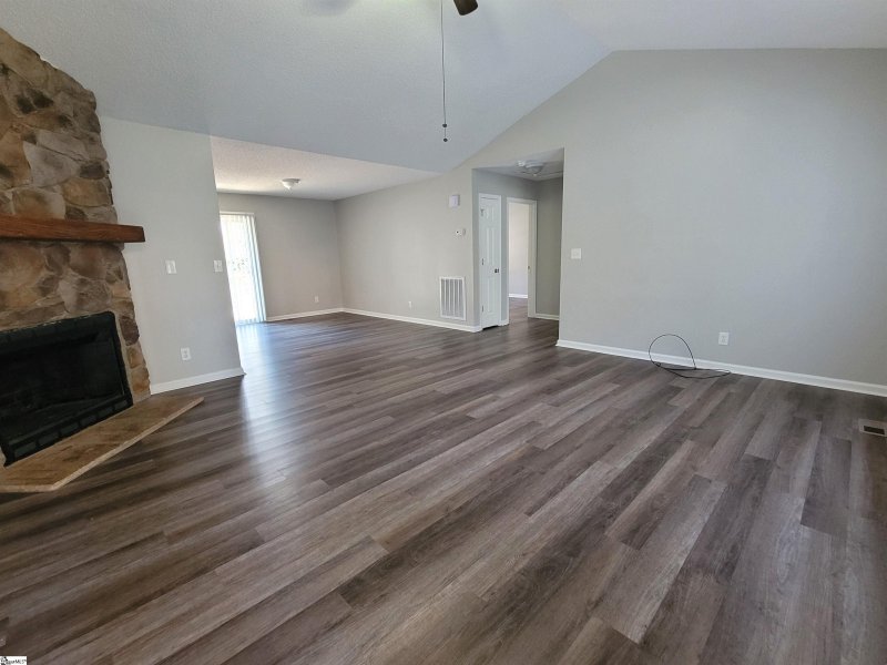 Property image 2 at 408 Palmetto Court, Greer, SC 29651