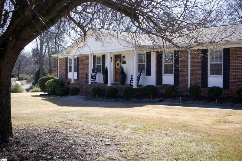 Property image 2 at 501 Confederate Circle, Taylors, SC 29687