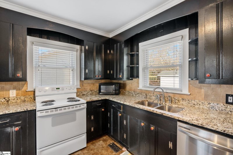 Property image 4 at 208 Willow Springs Drive, Greenville, SC 29607