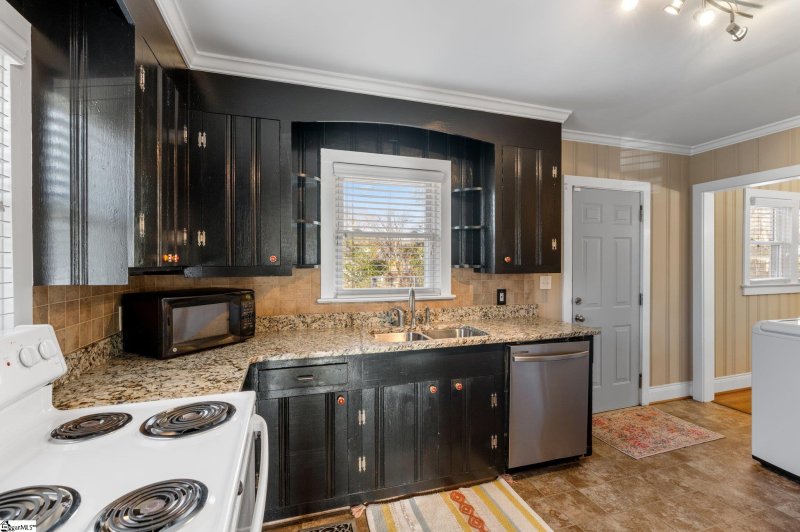 Property image 5 at 208 Willow Springs Drive, Greenville, SC 29607