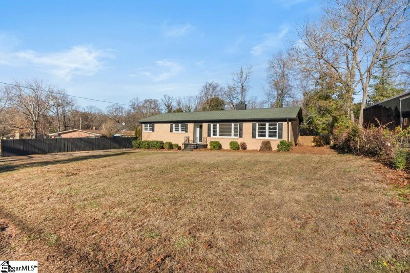 Property image 2 at 207 Azalea Court, Greenville, SC 29615
