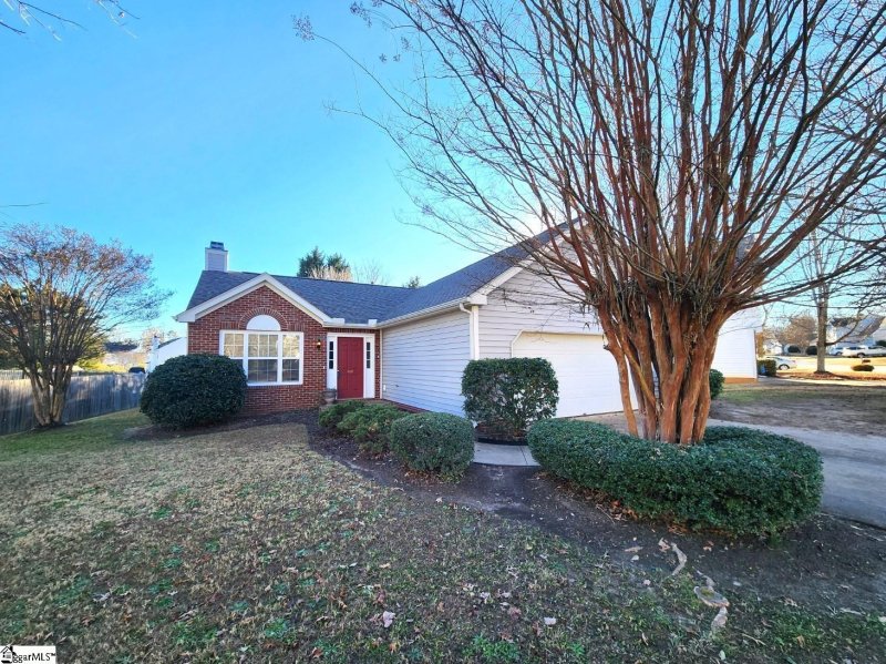 Property image 2 at 202 Fairview Lake Way, Simpsonville, SC 29680-7107