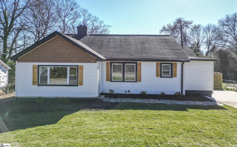 Augusta Ranches, Greenville Community