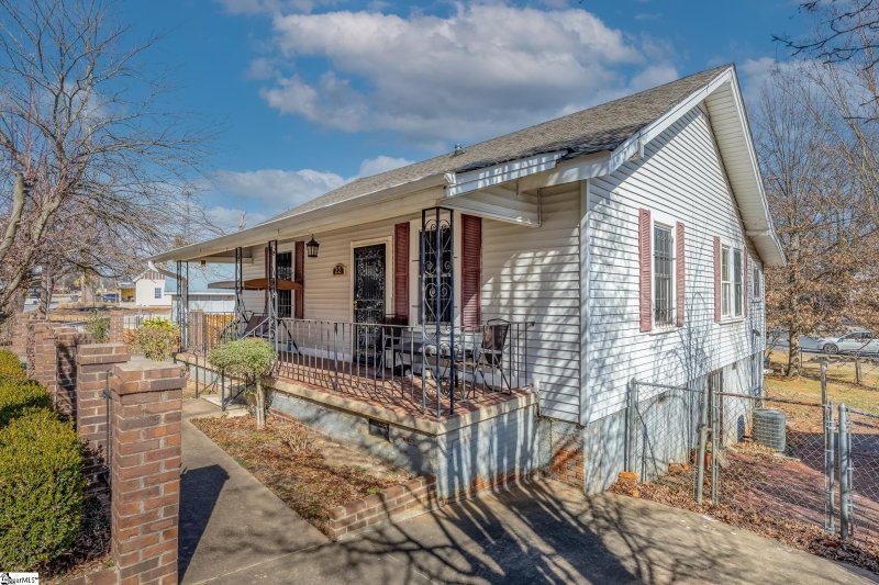 Property image 2 at 22 Draper Street, Greenville, SC 29611